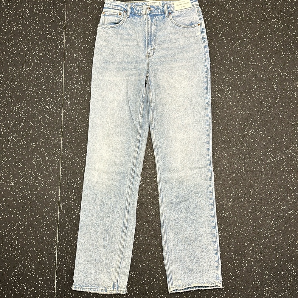 Abercrombie BNWT Women’s Jeans. Size 30. 90s straight ultra high rise